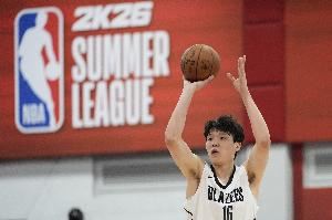 美媒发问:杨瀚森现在比詹姆斯更火 他会成下一个全球超巨吗?