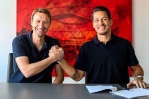 官方:莱比锡门将布拉斯维希加盟勒沃库森,合同至2027年6月30日