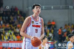 媒体人:徐昕此时请求交易比较被动 除非有下家 否则试训都来不及