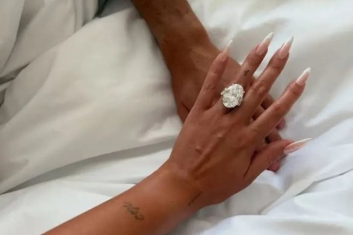 马卡:C罗订婚钻戒保守估计200万美元,最高超1300万美元