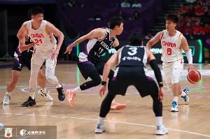 中国男篮队长!赵睿控场依然稳定 全场贡献9分4篮板3助攻