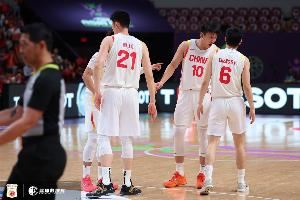 媒体人:打澳大利亚很考验中国队1234号位的无球跑动&处理球能力