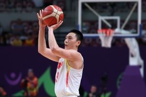 媒体人:哪怕胡明轩有一点小起伏都会被冷嘲热讽 他都是默默打球