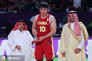 体坛周报:男篮05后青春风暴!王俊杰杨瀚森赵维伦未来联手?