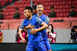 东体:绝境“超神”再救申花,于汉超每次进攻都全力冲刺