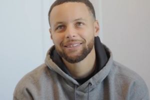 库里:我的乒乓球比平均水平稍好 但我完全不懂如何打曲棍球