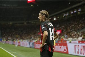 莫德里奇鼓励米兰青年队球员:相信自己,努力训练,享受每一天