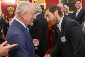  资产高达百亿镑！太阳报：阿森纳旧将弗拉米尼从商，资产超克伦克