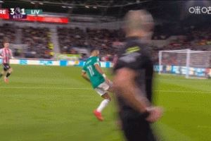 被换下前,维尔茨空位传中直接送给对手