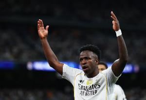 👀外网球迷热议维尼修斯道歉:对教练的道歉呢?请尊重阿隆索