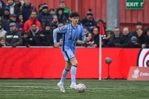 伤病满营!镜报:热刺小将阿奇-格雷小腿受伤,预计缺阵一个月