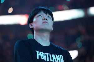  杨瀚森谈两记三分：不是指定战术就是想赢 会继续努力打磨细节