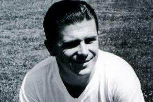  普斯卡什逝世19周年，皇马官网发文缅怀：队史最伟大的射手之一