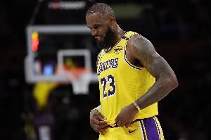  Skip：勒布准在“养伤”期间偷偷练了 他上半场竟然进了两个三分