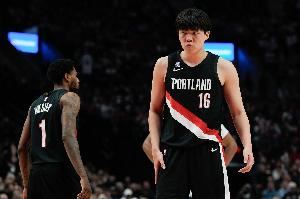  杨瀚森篮下吃饼暴扣！4分已经创造生涯新高啦！