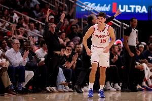  探花郎！谢泼德首节替补5分钟4中3贡献8分 三分3中2